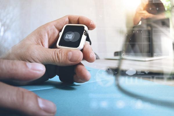 《Realme Watch S Pro配用氧浓度和心跳检测器，续航力最大14天》