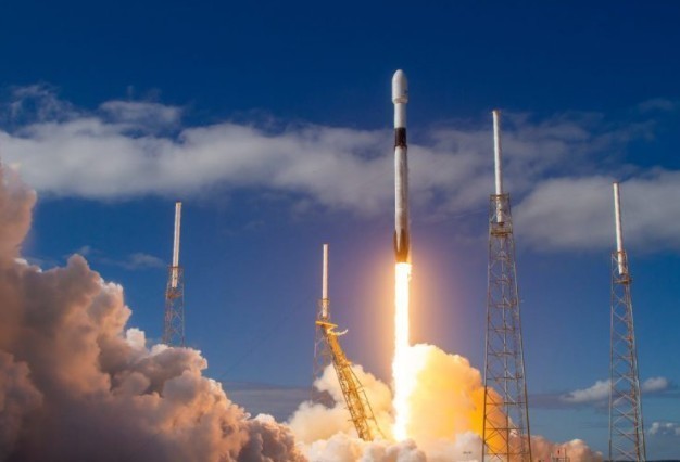 《埃隆马斯克：SpaceX星链通讯卫星每月营业收入超150000000元》