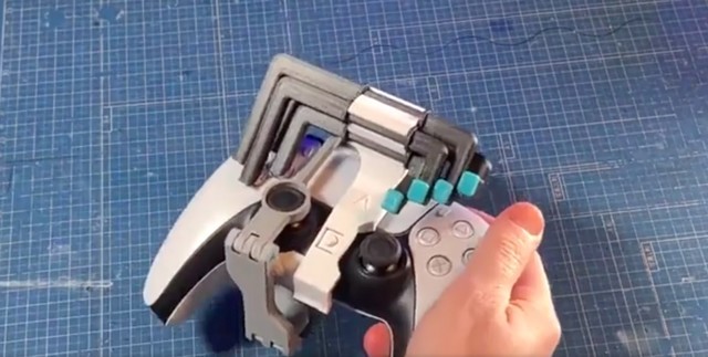 《一人就可以两人成形 输油管高手用3D打印出自做一只手操纵PS5摇杆》
